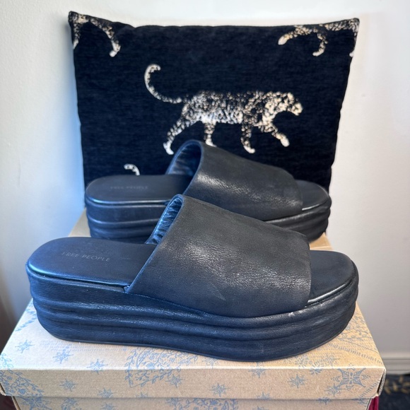 Free People Shoes - Free People Harbor Platform Sandal in Black slide heel suede leather like new